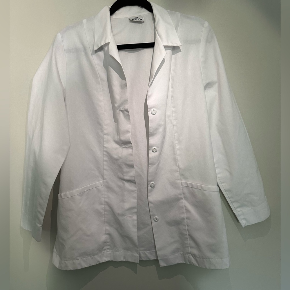 WHITE LAB COAT